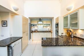 Unique 2 Bedroom Converted Artist's Studio