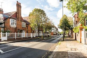 Unique 2 Bedroom Converted Artist's Studio