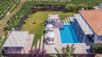 Madini Luxury villa with private Heated pool