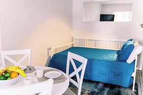 Beachside Gardens Apartments by Lowkl