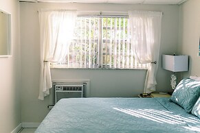 Beachside Gardens Apartments by Lowkl