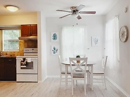 Beachside Gardens Apartments by Lowkl