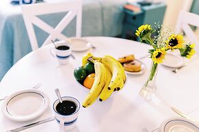 Beachside Gardens Apartments by Lowkl