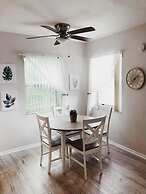 Beachside Gardens Apartments by Lowkl