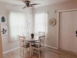 Beachside Gardens Apartments by Lowkl