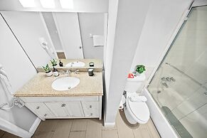 Bayview Apartments by Lowkl