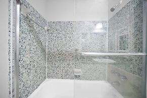 Bayview Apartments by Lowkl