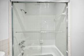 Bayview Apartments by Lowkl