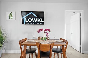 Bayview Apartments by Lowkl