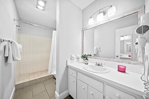 Bayview Apartments by Lowkl