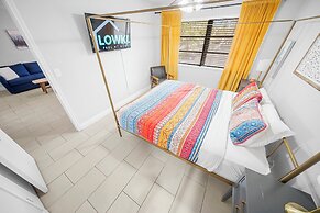 Bayview Apartments by Lowkl