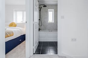 Lovely 2-bed House With 2 Bathrooms in Dartford