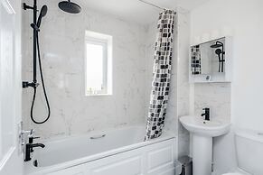 Lovely 2-bed House With 2 Bathrooms in Dartford