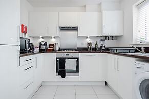 Lovely 2-bed House With 2 Bathrooms in Dartford