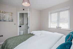 Lovely 2-bed House With 2 Bathrooms in Dartford