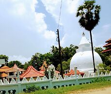 Kalimetiya Beach Cabana Near Beach 4 Minutes Walk