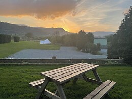 Erw Glas Glamping and Camping