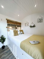 Erw Glas Glamping and Camping