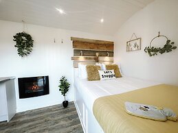 Erw Glas Glamping and Camping