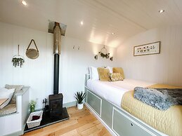 Erw Glas Glamping and Camping