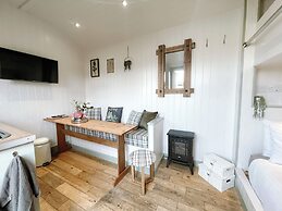 Erw Glas Glamping and Camping