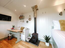 Erw Glas Glamping and Camping