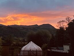 Erw Glas Glamping and Camping