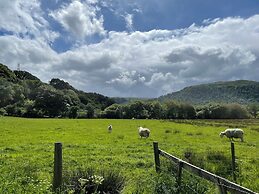 Erw Glas Glamping and Camping