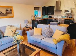 Erw Glas Glamping and Camping