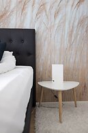 2ndhomes Bright 42m2 1BR Home w Balcony