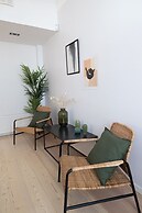 2ndhomes Gorgeous Courtyard Home w Sauna