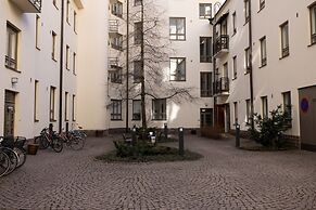 2ndhomes Gorgeous Courtyard Home w Sauna