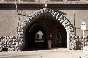 2ndhomes Gorgeous Courtyard Home w Sauna