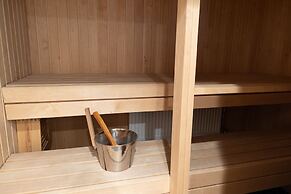 2ndhomes Gorgeous Courtyard Home w Sauna