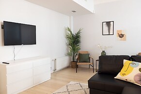 2ndhomes Gorgeous Courtyard Home w Sauna