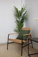 2ndhomes Gorgeous Courtyard Home w Sauna