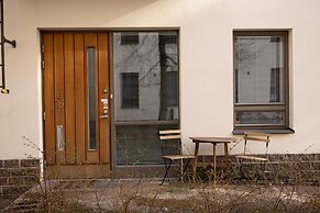 2ndhomes Gorgeous Courtyard Home w Sauna