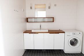 2ndhomes Gorgeous Courtyard Home w Sauna