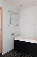 2ndhomes Gorgeous Courtyard Home w Sauna