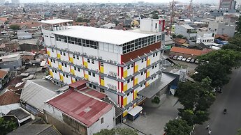 Front One Hotel Pasir Koja Bandung