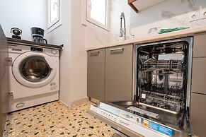 Deluxe 4 Bedrooms Apartment in Athens Center