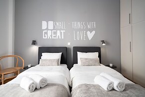 Deluxe 4 Bedrooms Apartment in Athens Center