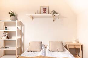 2ndhomes Cozy & Compact Top Floor Studio