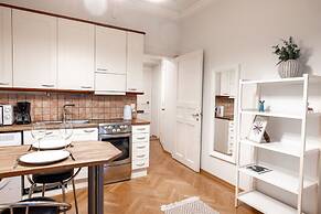 2ndhomes Cozy & Compact Top Floor Studio