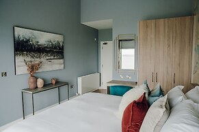 Shoreline Apartments