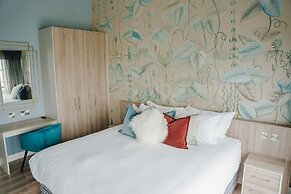 Shoreline Apartments