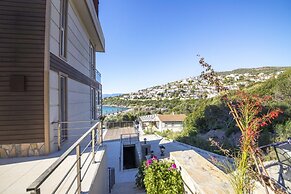 Villa With Sea View and Terrace in Milas Bodrum