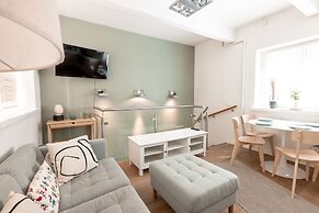 2ndhomes Unique 2-Story Home with Spa