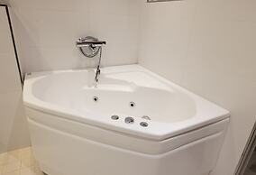 2ndhomes Unique 2-Story Home with Spa