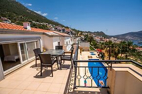 Lovely Flat Near Beach With Shared Pool in Kalkan